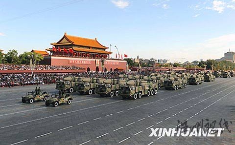 美軍稱解放軍東海演習(xí)用海量導(dǎo)彈圍攻航母(圖)