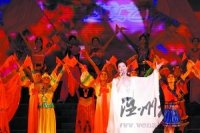 宋祖英唱醉全場 重慶唱紅歌李鐵映觀看