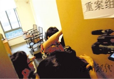 &ldquo;瘋狂馬三墨鏡女&rdquo;歸案后，成為媒體關(guān)注的焦點(diǎn)。