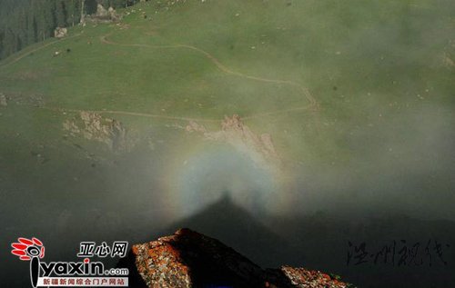 組圖：新疆天山天池出現罕見佛光奇觀