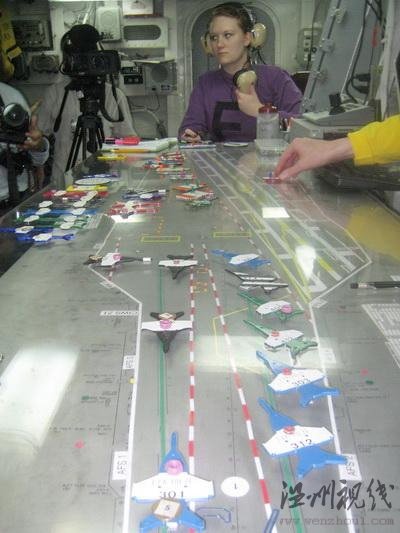 環球網資料圖：越南電視臺登上美航母所拍攝畫面。