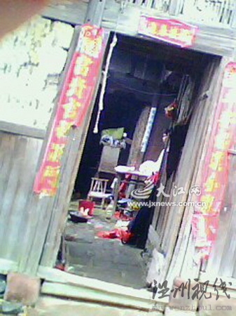 85歲老太家中遭割喉刀口長(zhǎng)約6厘米(組圖)