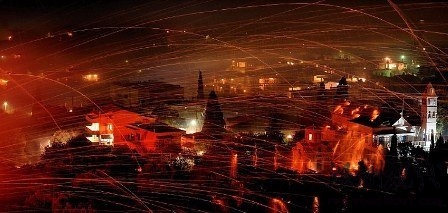 希臘小島民眾發射數千土制火箭慶復活節(圖)