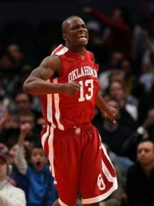 俄大問題后衛沃倫宣布參加選秀 曾拒絕皇帝合影