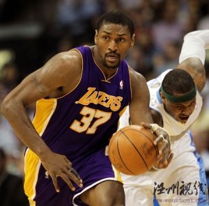 科比休戰甜瓜封蓋絕殺 掘金98-96湖人升上第二