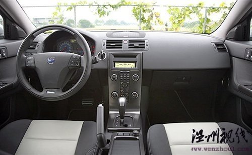 動(dòng)感旅行家 試駕沃爾沃V50 R-Design 汽車之家