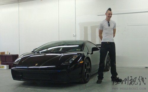 美國(guó)男子傾其所有買(mǎi)跑車(chē)為失戀療傷(圖)