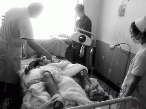 墜落客機飛抵機場7分鐘后出事 救援中持續爆炸