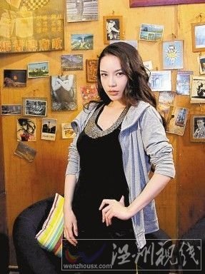 潘霜霜炒作有內幕：與雜志達成協議登封面