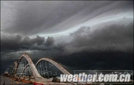 雷雨大風給防城帶來云海奇觀（圖）