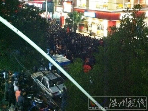 浙江一女子在肯德基就餐時(shí)死亡 千人圍觀(圖)
