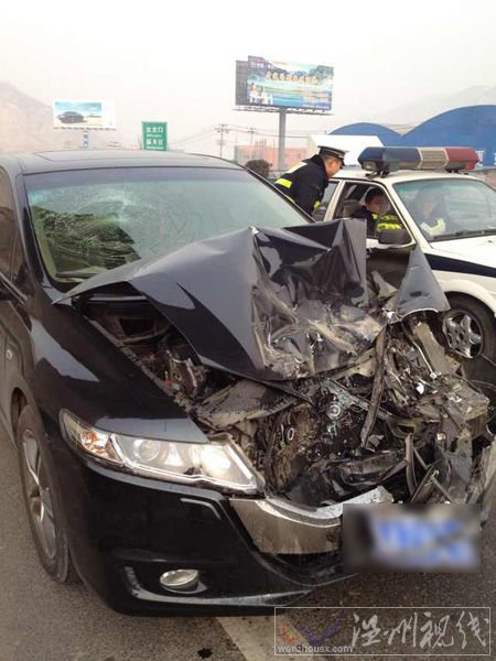 胡彥斌乘坐車輛損毀嚴(yán)重。