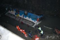 貴州大巴翻車事故 1月4日蘭海高速貴州境內(nèi)客車翻車
