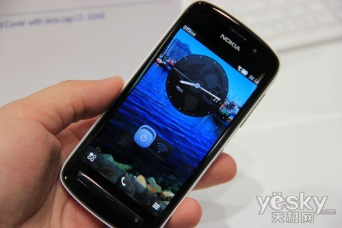 圖為：諾基亞 808 PureView 手機