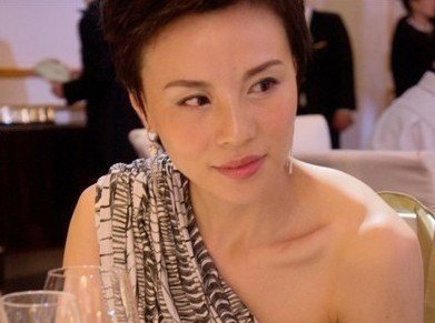 常熟跑路美女老板在上海被找到 欠款近6億元