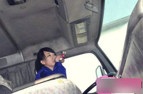 最美女司機藍領妹實際上不是司機 清純女司機藍領妹鑒定是作秀