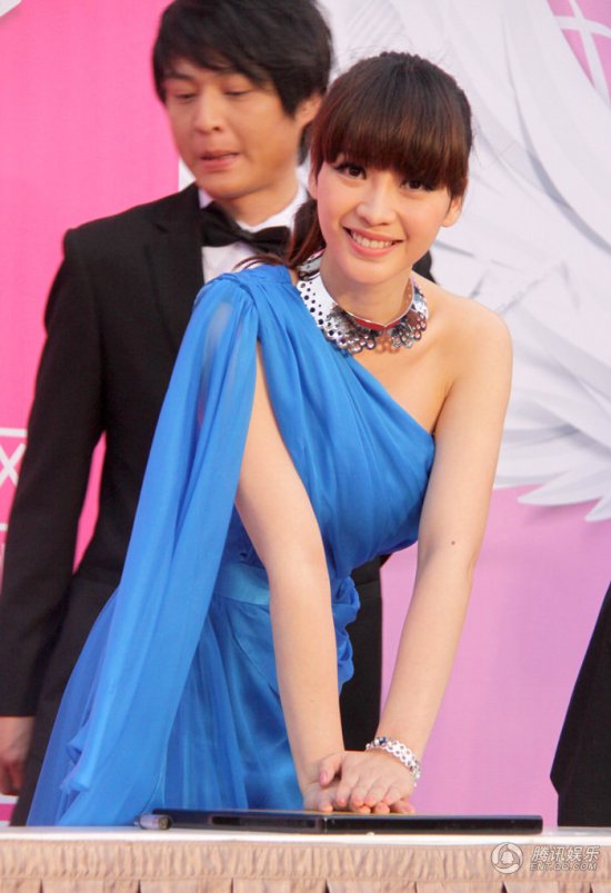 女主播柳巖表演熱舞