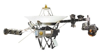 美旅行者號探測器歷時35年飛抵太陽系邊緣 攜帶地球問候