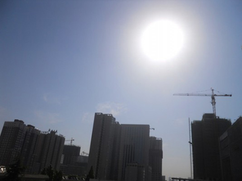 近期高溫天氣&ldquo;統(tǒng)治&rdquo;西安 利于小麥?zhǔn)諘? hspace=