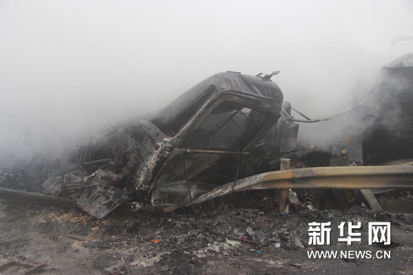 山東高速多車追尾