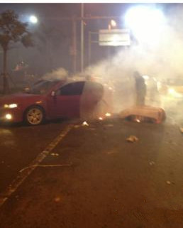 馬自達煙花自爆被毀