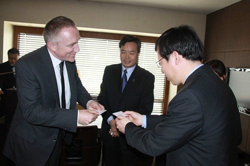 法國皮諾家族宣布將圓明園鼠首和兔首捐贈中國