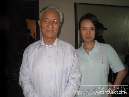 干露露資料：莫納夏天劇照