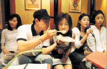 張鐵林喂趙薇范冰冰照曝光