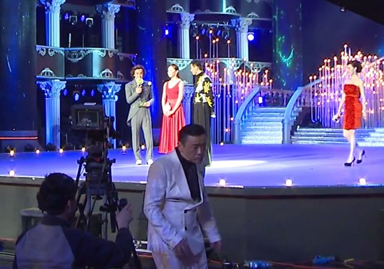 周立波和李詠合作主持《舞出我人生》