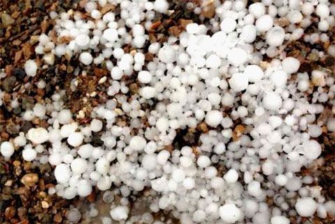 內蒙古8月4日晚上出現雷雨大風冰雹天氣