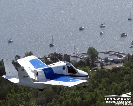 世界上第一架陸空兩用汽車圖片