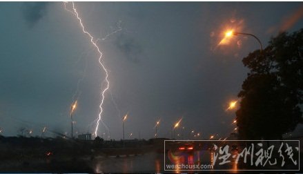 福州閃電圖片 26日傍晚閃電不斷榕城兩小時(shí)打302次雷