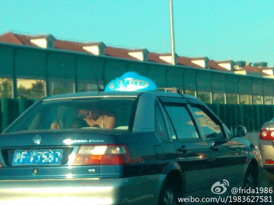 上海街頭出租車內(nèi)車震全程圖片