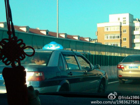 上海街頭出租車內(nèi)車震全程圖片