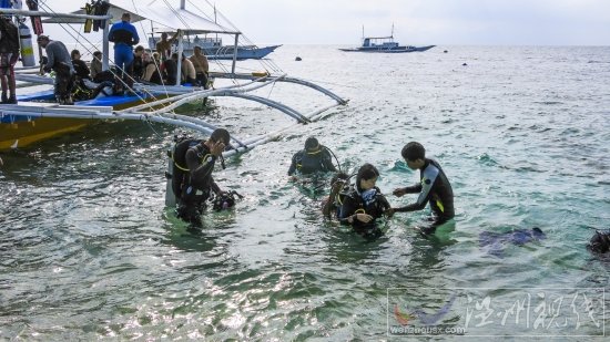 貞妤在菲律賓潛水看珊瑚