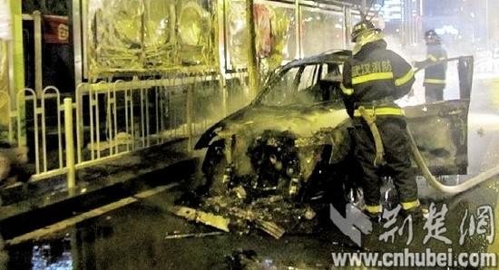 武昌徐東大街寶馬自燃