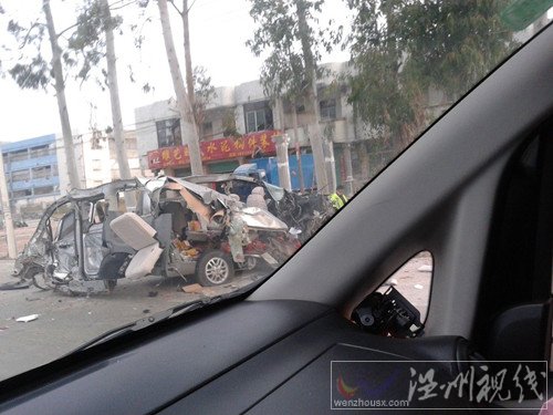 博羅面包車車禍現(xiàn)場圖片