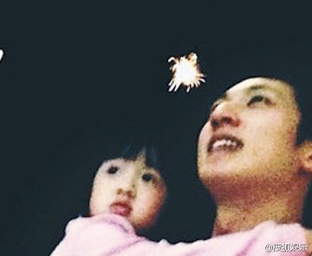 小女孩樣子長的很可愛