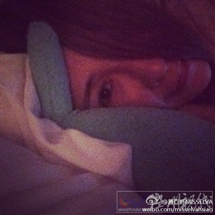 柯鎮(zhèn)東為蕭亞軒拍床照