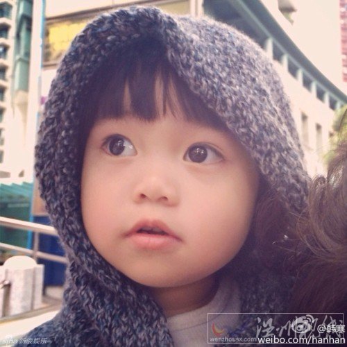 國民岳父韓寒女兒照片 韓寒女兒韓小野萌照 