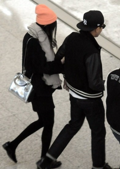 楊冪赴港養(yǎng)胎劉愷威護送 楊冪懷孕留港待產(chǎn)