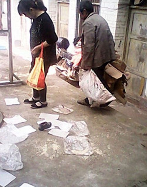 為支持四川抗震救災(zāi)的賑災(zāi)物資霉變