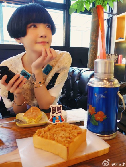 高曉松88年嫩妻曬近照 高曉松老婆徐粲金照片