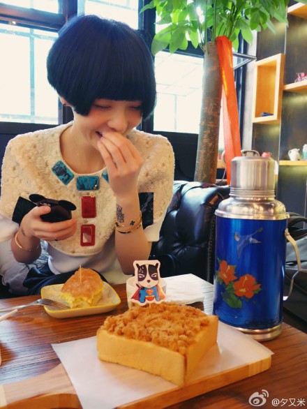 高曉松88年嫩妻曬近照 高曉松老婆徐粲金照片