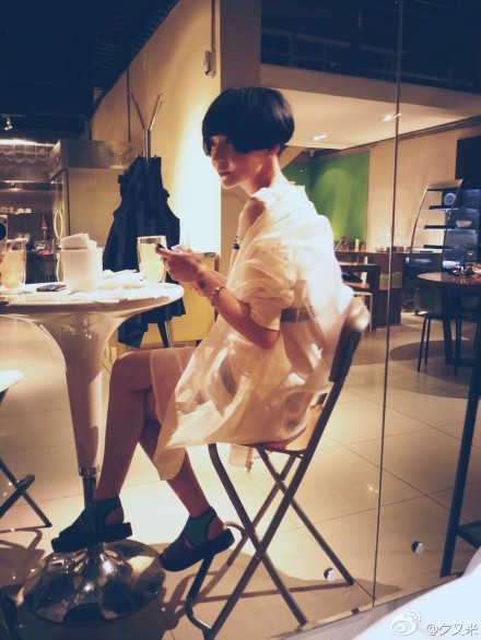 高曉松88年嫩妻曬近照 高曉松老婆徐粲金照片