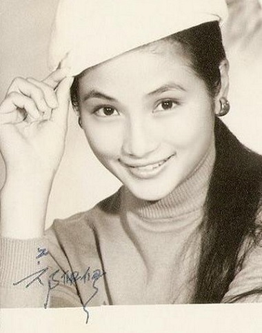 鄭佩佩年輕照片 鄭佩佩年輕的時候是個大美人