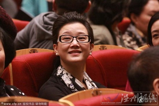 宋祖英素顏照 49歲宋祖英觀看音樂劇素顏現身