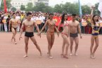陜西省大學生田徑運動會開幕式 女生穿比基尼男生穿