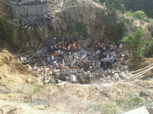 高州深鎮大橋坍塌