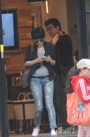 馬伊琍獨自外出和朋友吃飯